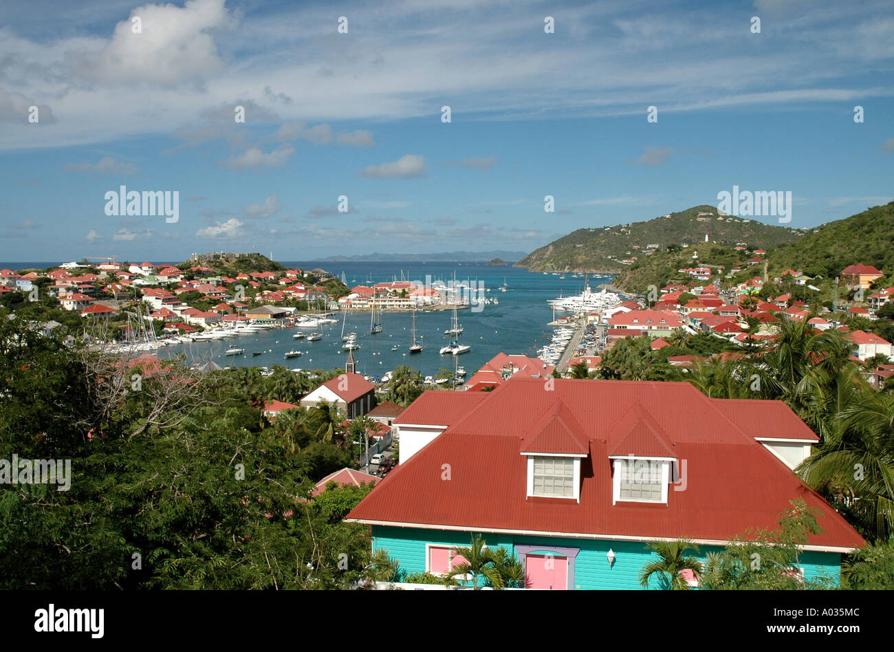 Saint Barth St Barts Gustavia Harbor Festung mit Blick auf die Stadt Stockfoto
