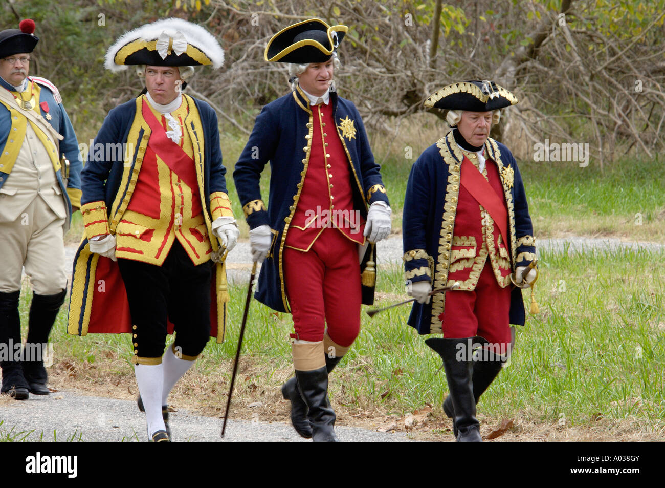 Rochambeau Washington und anderen alliierten Offizier reenactors März zu dem Verzicht Zeremonie bei Yorktown, Virginia. Digitale Fotografie Stockfoto