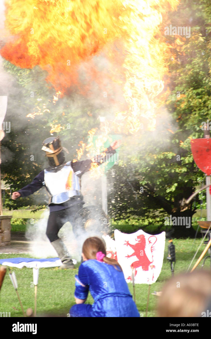 Pyrotechnische Stunt aus der Robin Hood-Festzug Stockfoto