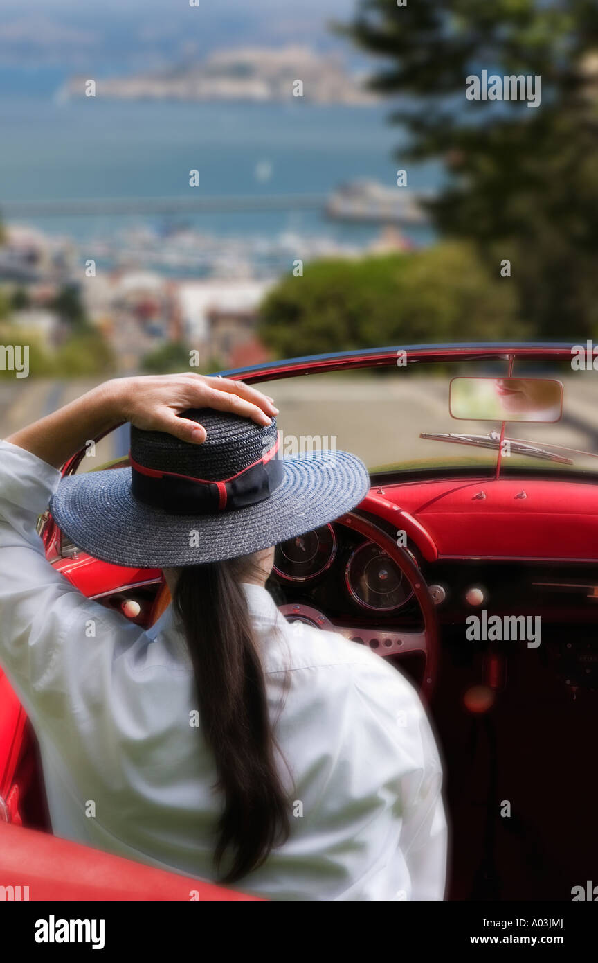 Digitalen Verbund einer Frau in einem Porsche-Cabriolet mit Alcatraz Insel San Francisco im Hintergrund Stockfoto