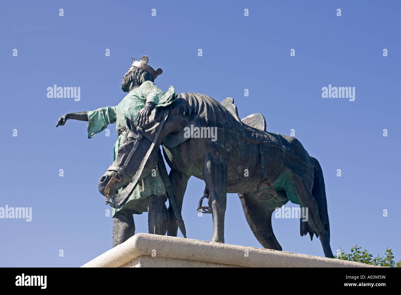 Statue von König Alfonso IX und Pferd am Meer Baiona Galizien Spanien Stockfoto