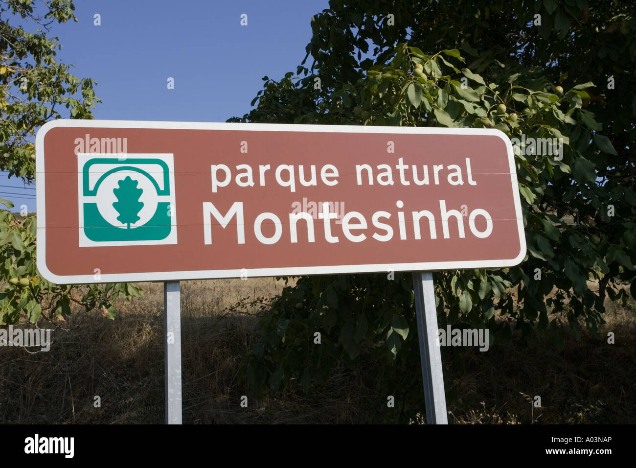 Roadsign Kennzeichnung Eingang zum Dine Montesinho Nationalpark Tras Montes Portugal Stockfoto