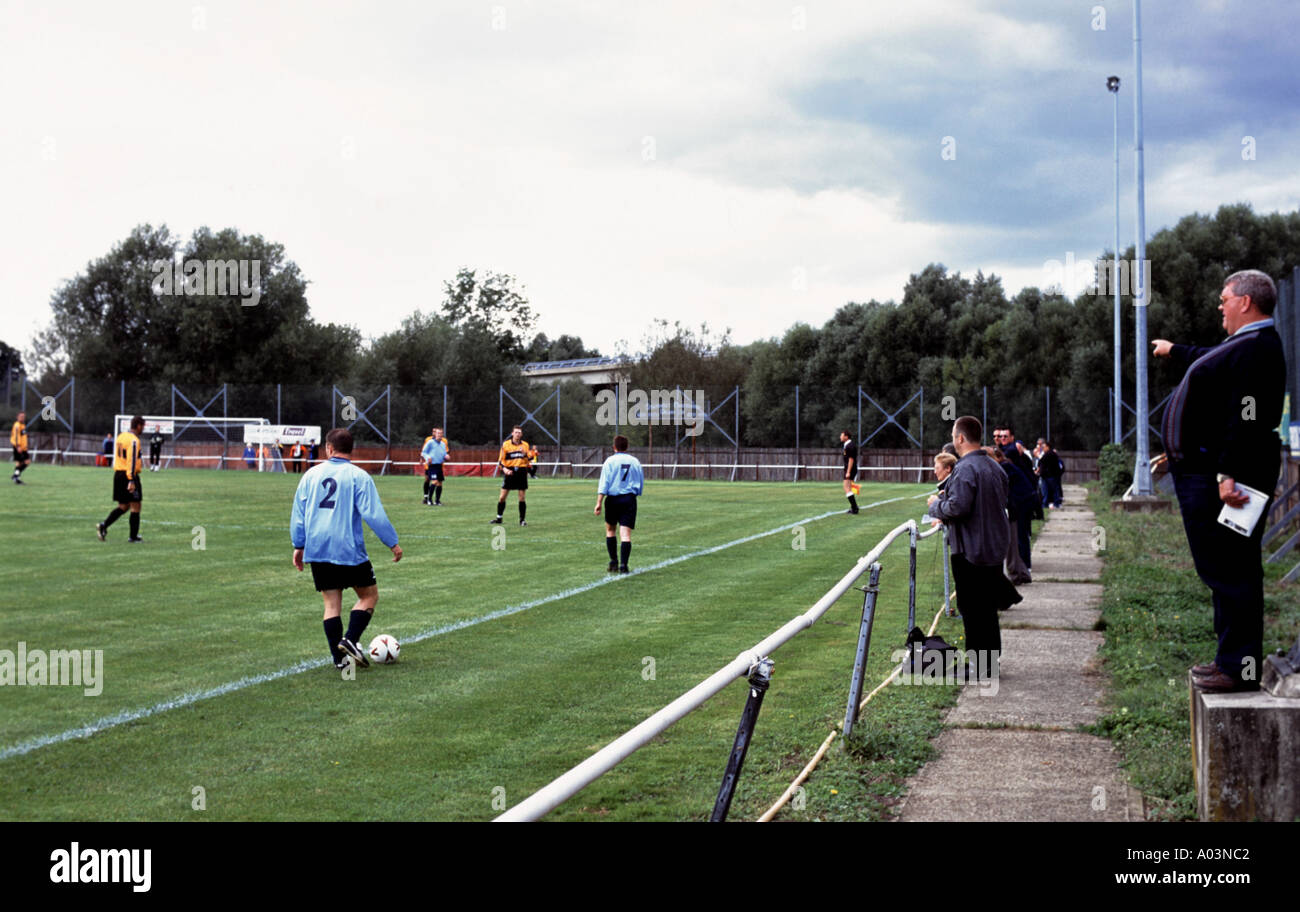 Stowmarket Town Football Club spielen zu Hause gegen Diss Town, Suffolk, UK. Stockfoto