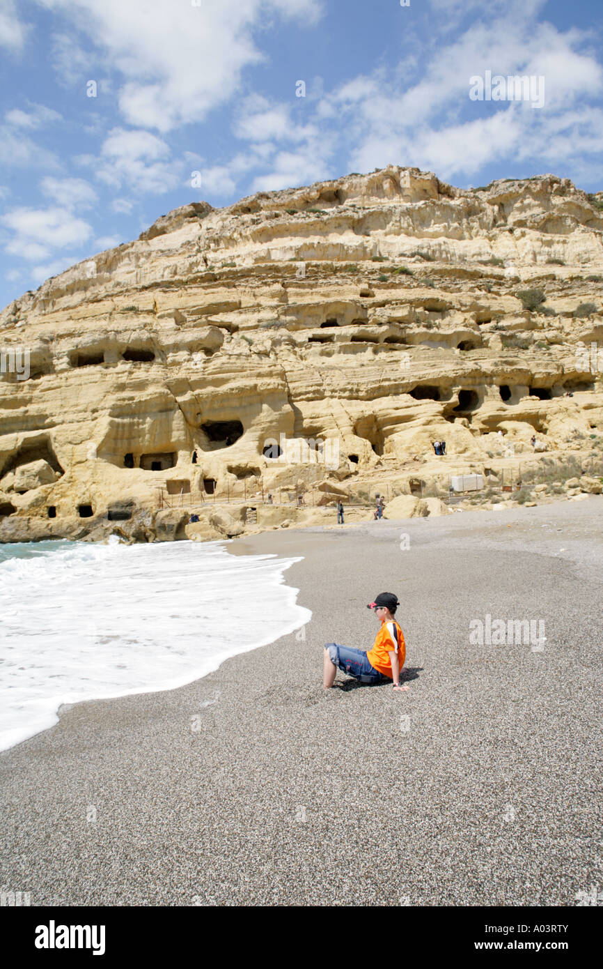 Kalkstein-Höhlen am Strand von Matala auf der griechischen Insel Kreta Stockfoto