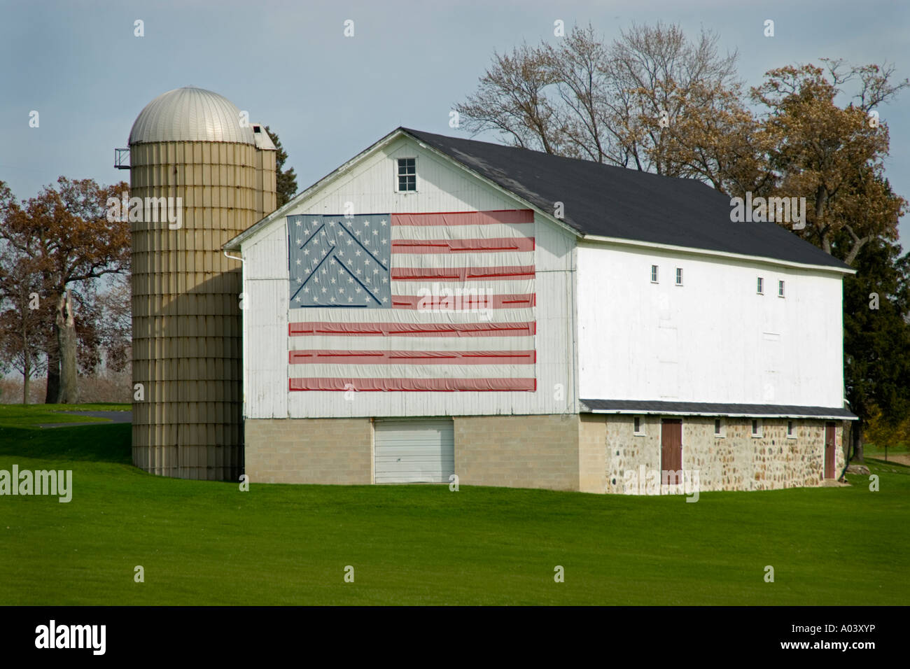 Amerikanischen Scheune & Flagge Stockfoto
