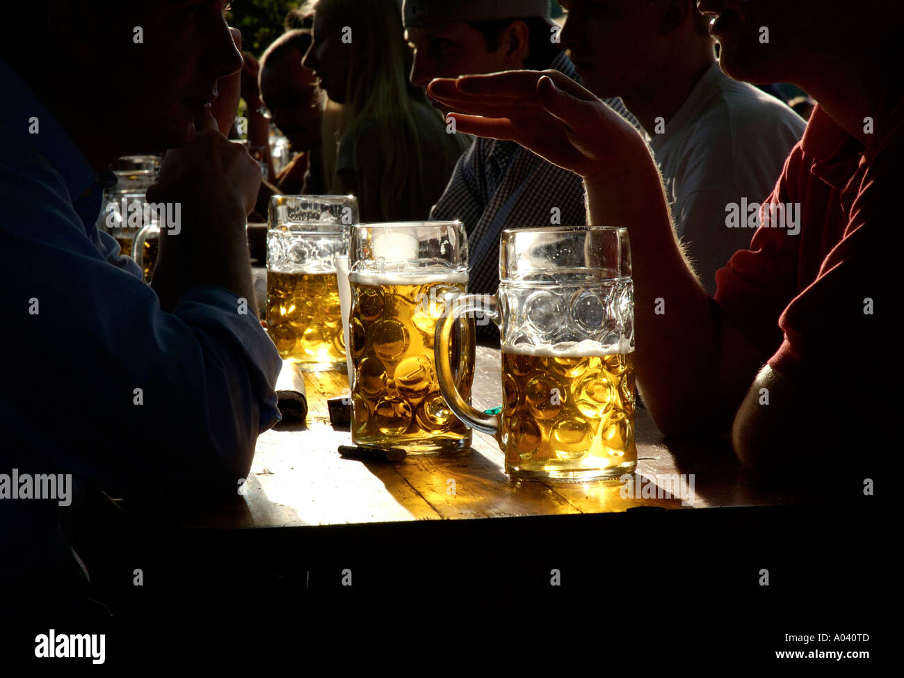 Empfehlenswerte Bier Garten, München, Bayern, Deutschland Stockfoto