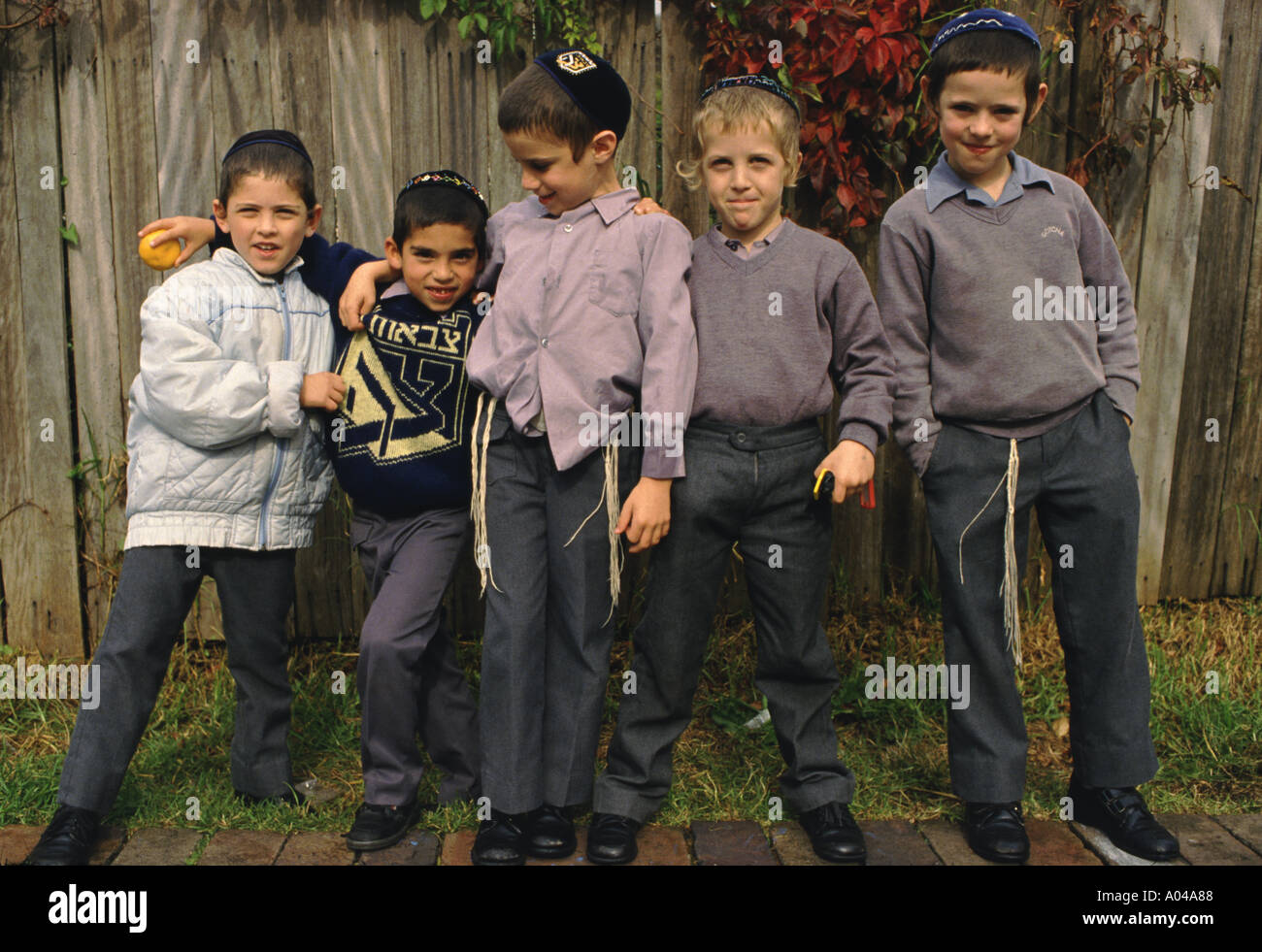 Ultraorthodoxe jüdische Schulkinder am Yeshiva College in Flood Street, Bondi Junction in Sydney, Australien Stockfoto