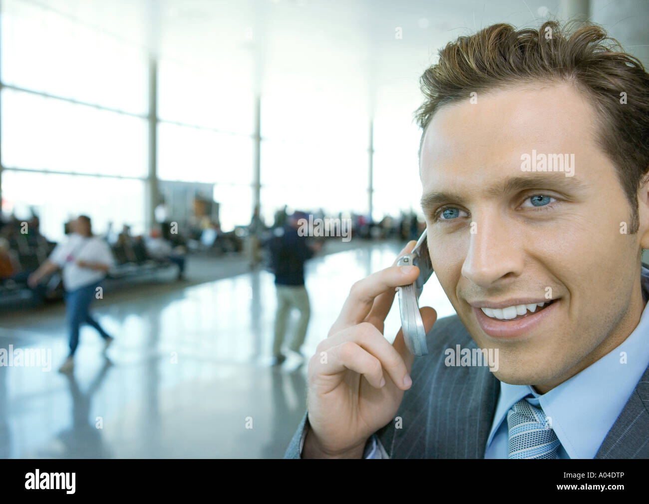 Geschäftsmann mit Handy Stockfoto