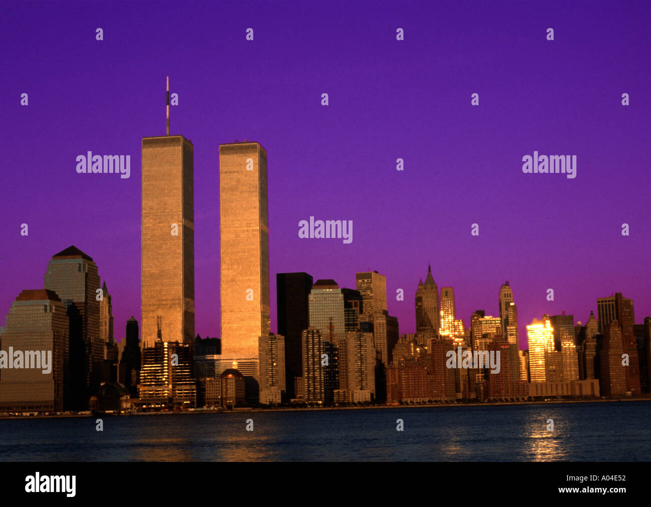 Terrorist Attack On World Trade Center Twin Towers -Fotos Und -Bildmaterial In Hoher Auflösung