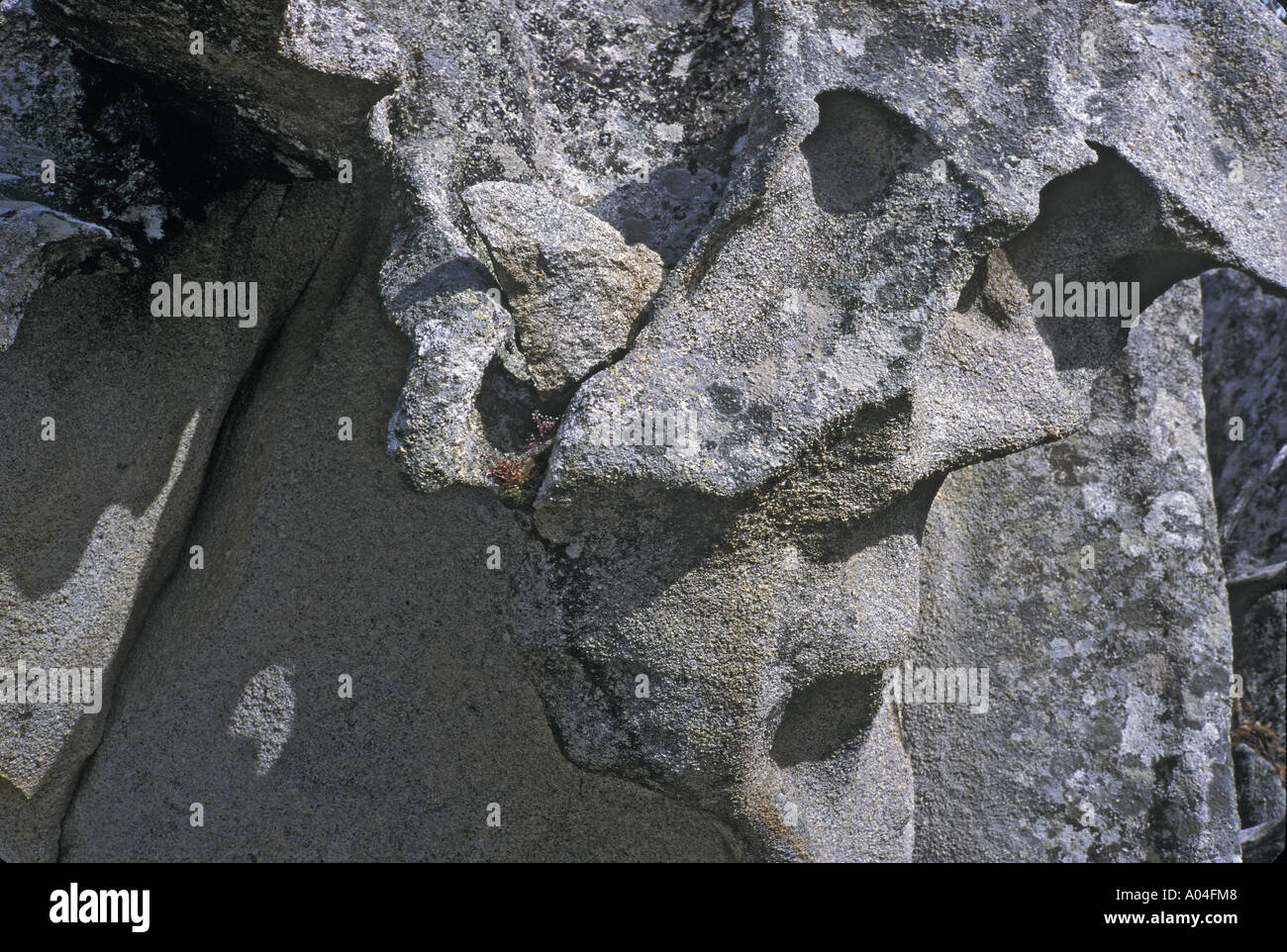 ROCK-FUNKTIONEN ÄHNLICH EINEN GESICHT UND FLOPPY HUT IN VERWITTERTEM GRANIT KORSIKA Stockfoto