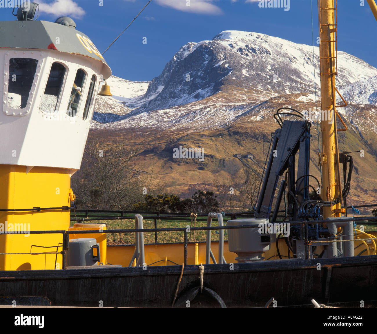 Der Caledonian Canal und Ben Nevis, Corpach, in der Nähe von Fort William, Highland, Schottland, Vereinigtes Königreich Stockfoto