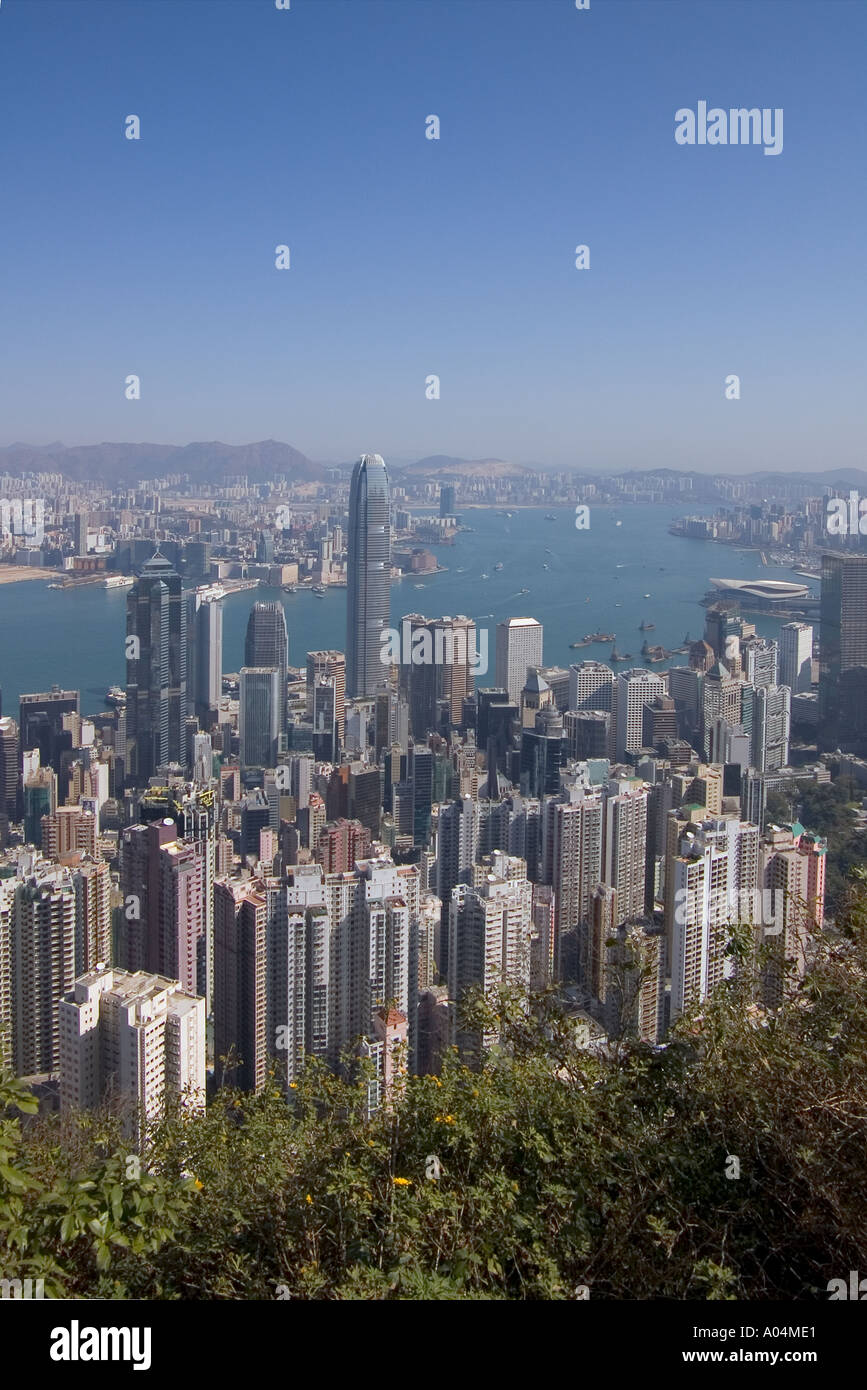 dh CENTRAL DISTRICT HONG KONG Mid Level Apartments Wolkenkratzer Hafen hk Blick vom Gipfel victoria Hafen tagsüber Stadtbild Panorama Skyline City vista Stockfoto