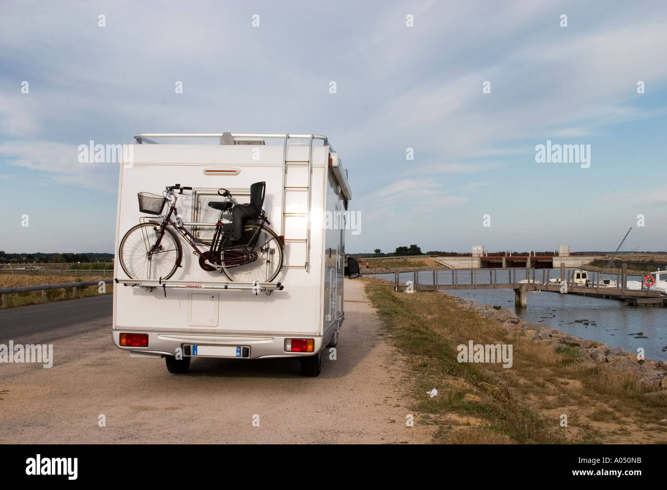 Wohnmobil mitten im nirgendwo Stockfoto