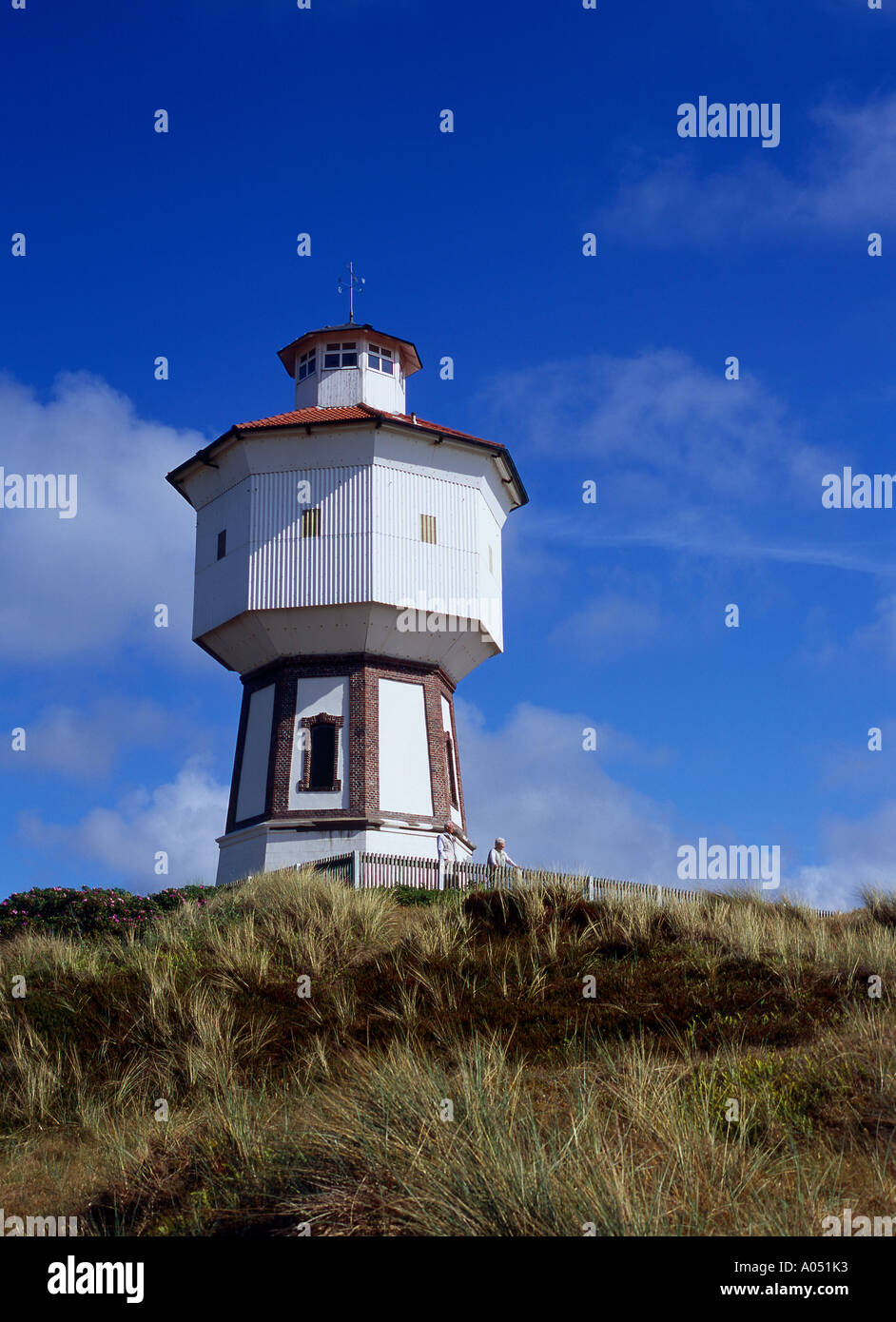 Der Wasserturm auf den Dünen auf der ostfriesischen Insel Langeoog, Niedersachsen, Deutschland Stockfoto