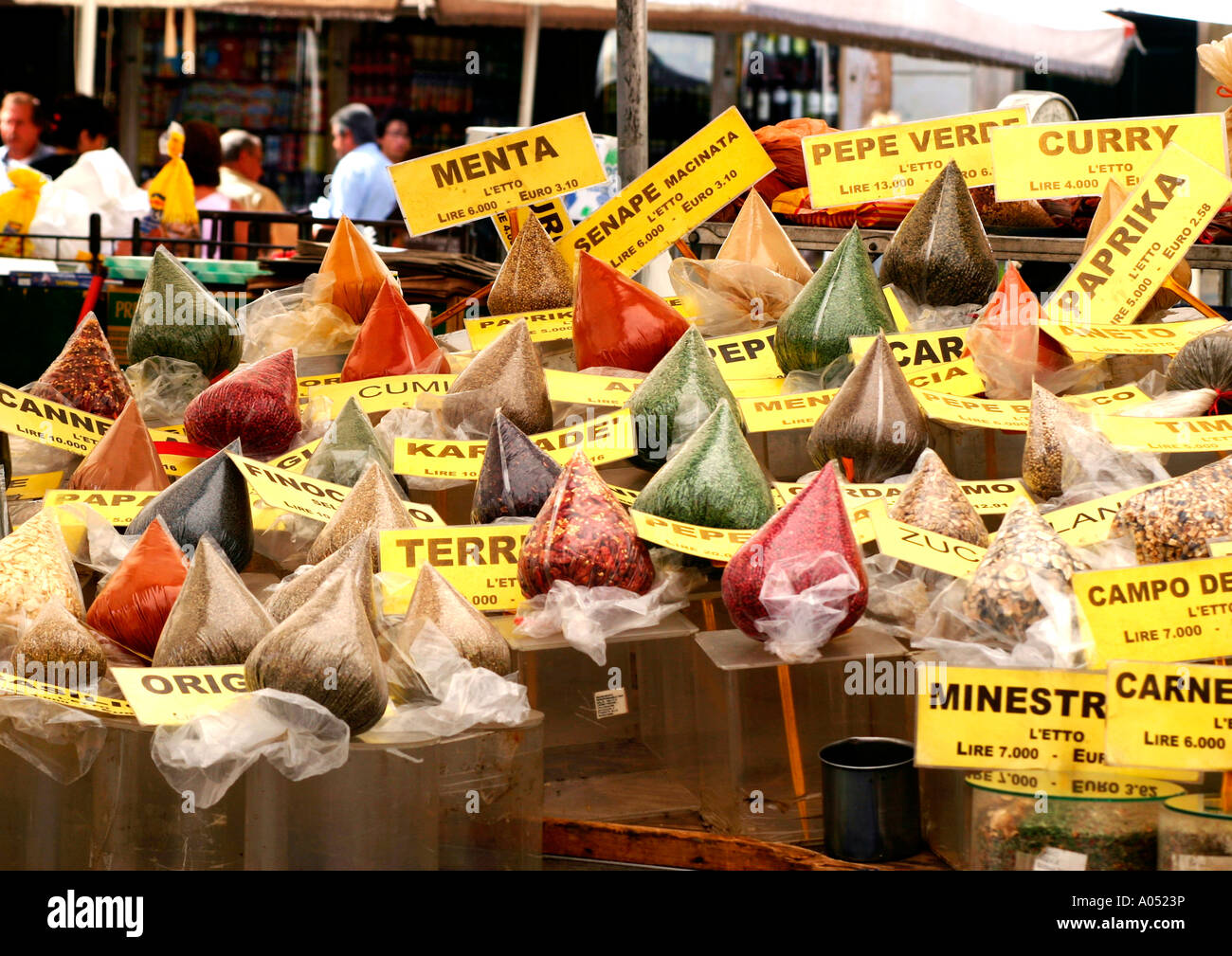 Gewürz-Stand auf dem Campo dei Flori Markt, Rom, Italien Stockfoto