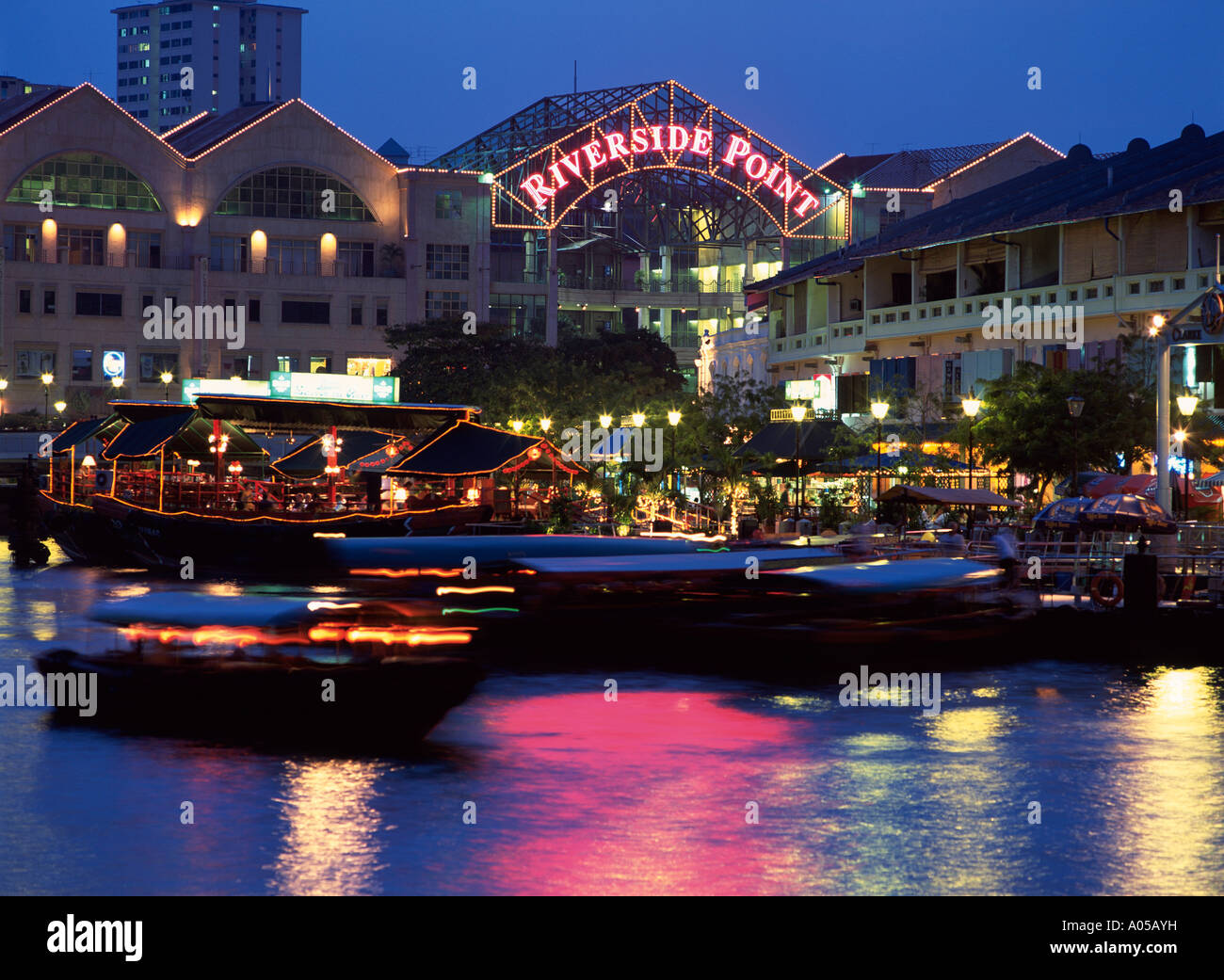 Singapore Clarke Quay, Dämmerung/Nacht Stockfoto