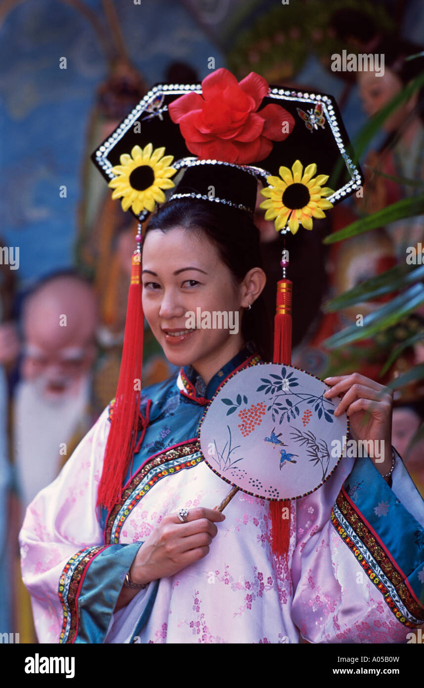 Frau In chinesischen Ching-Kostüm Stockfoto