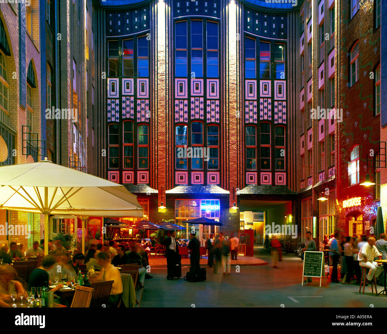 Hackesch Markt Berlin Hackescher Markt in Sommers Touristenmagnet mit Cafés Restarants Kino Nachtclubs und Geschäfte in einem Philippe Stockfoto