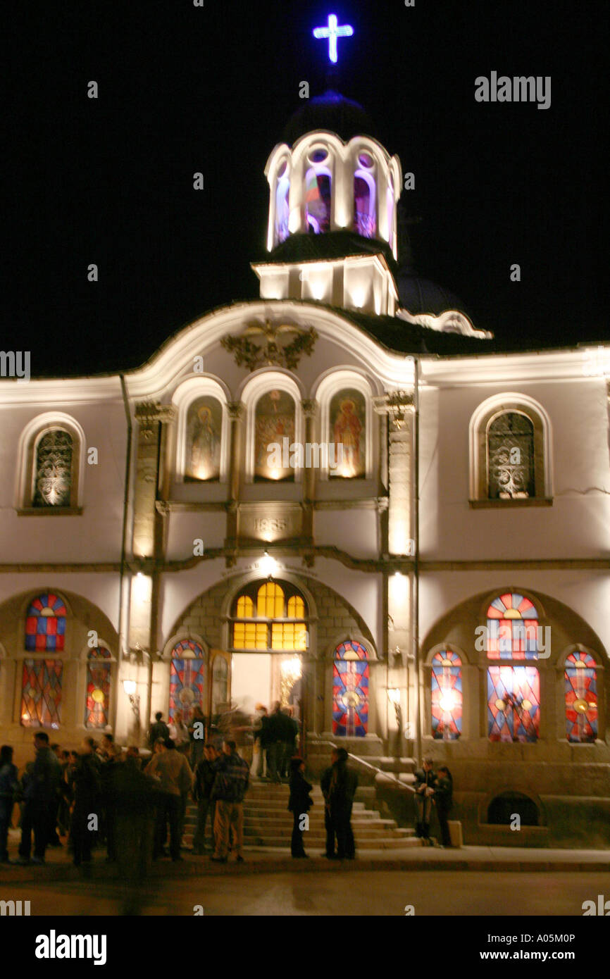 Östliche orthodoxe Kirche, Ostern-Abend-Gottesdienst. Stockfoto
