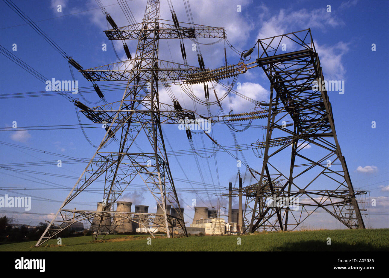 Strommasten in Ferrybridge Kohle betriebene Kraftwerk Ferrybridge Yorkshire uk Stockfoto