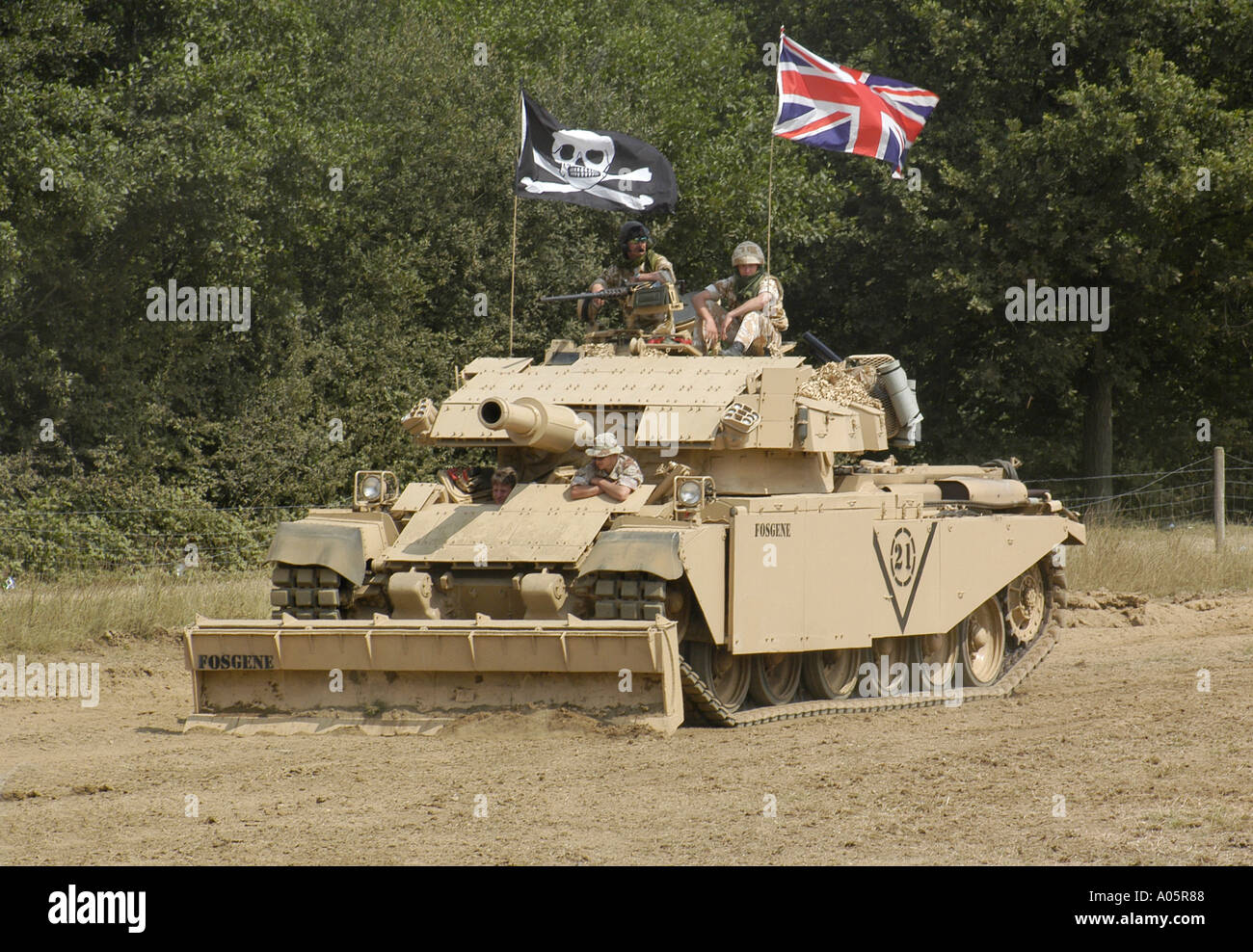 Kampfpanzer Challenger 1 ausgestattet mit Rückeschild auf der 2004 Krieg und Stück Messe West Malling Kent Stockfoto