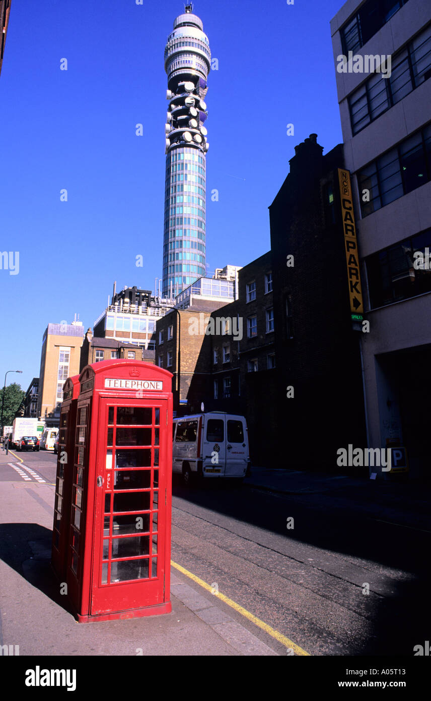 British Telecom BT Tower mit roten Telefon box im Vordergrund London UK Stockfoto