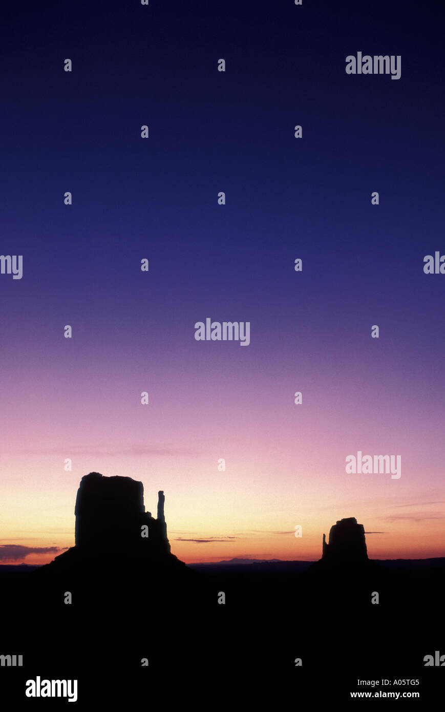 Die Fäustlinge Monument Valley Indianerland in Arizona und Utah Grenze Vereinigte Staaten von Amerika-Nordamerika Stockfoto