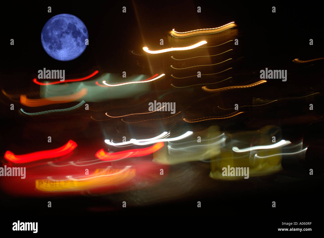 Blue Moon & Lichter der Stadt Stockfoto
