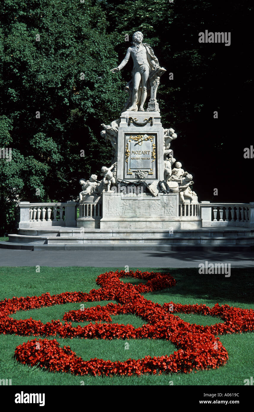 Mozart-Denkmal in den Burggarten in der Wiener Hofburg Schloss Österreich Stockfoto