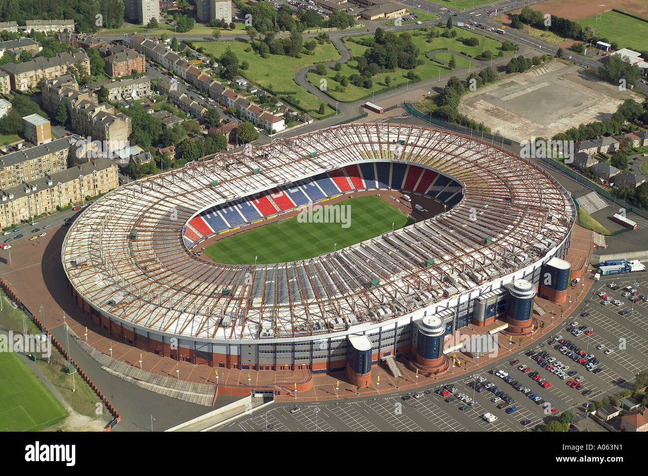 Luftaufnahme des Stadion Hampden Park in Glasgow, Schottland National Football Stadium, auch Heimat der Queen Park Football Club Stockfoto