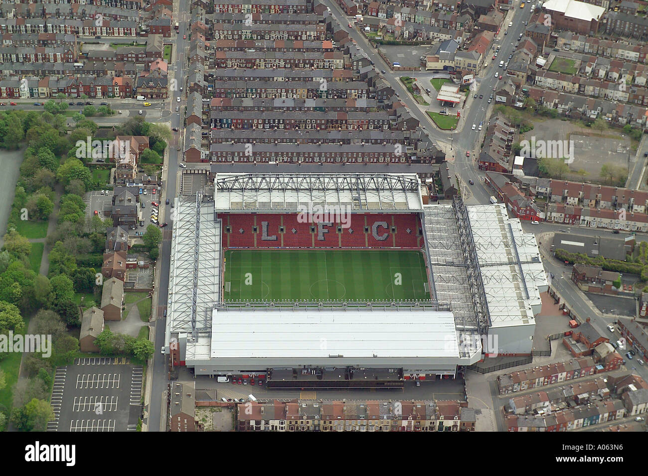 Luftaufnahme von Liverpool Football Club, der im Anfield-Stadion in Liverpool zu spielen und sind bekannt als die Reds Stockfoto