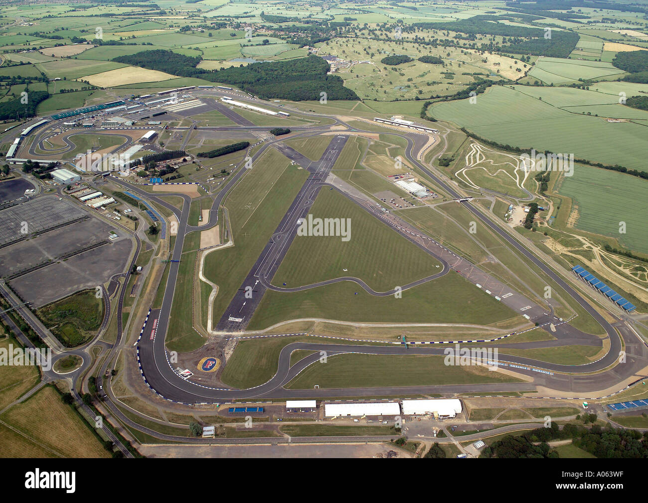 Luftaufnahme von Silverstone Grand Prix Circuit, Heimat des britischen Formel 1 Grand Prix und Host von anderen Motorsport-Veranstaltungen Stockfoto