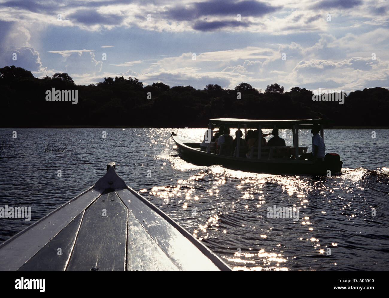 Amazonas-Fluss mit Booten Amazonas Brasilien Stockfoto