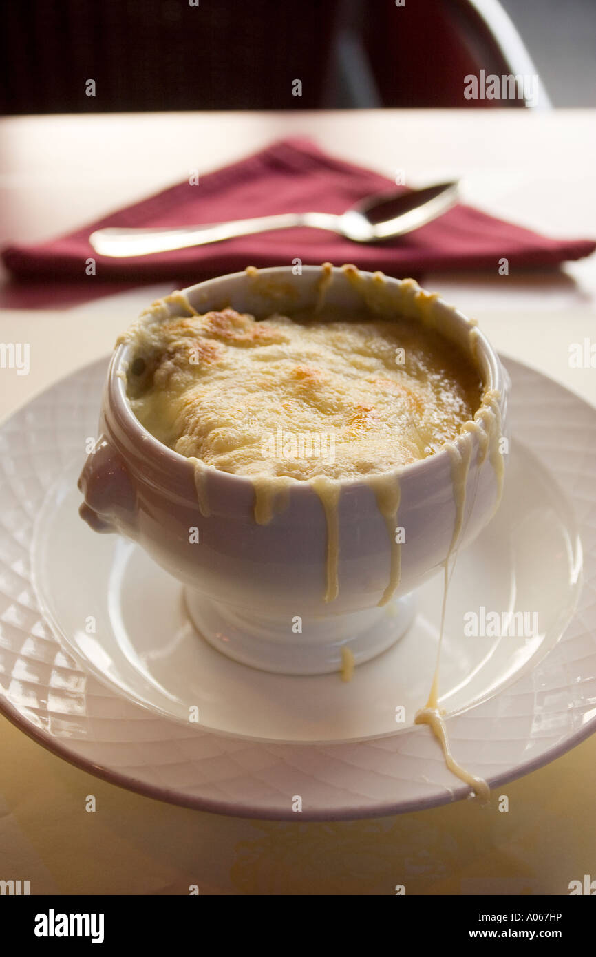 Zwiebelsuppe in La Chicoree Restaurant LIlle Stockfoto