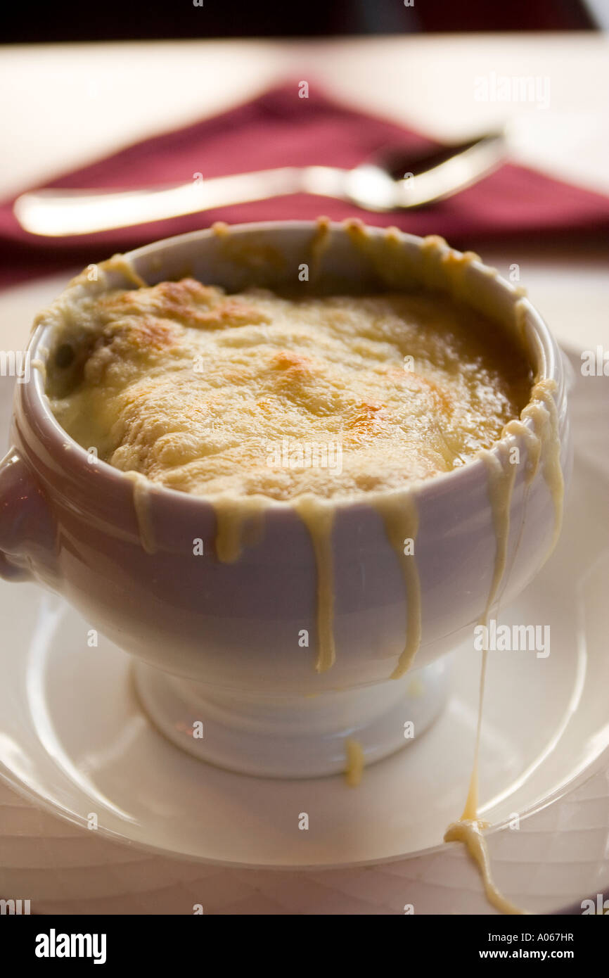 Zwiebelsuppe in La Chicoree Restaurant Lille Stockfoto