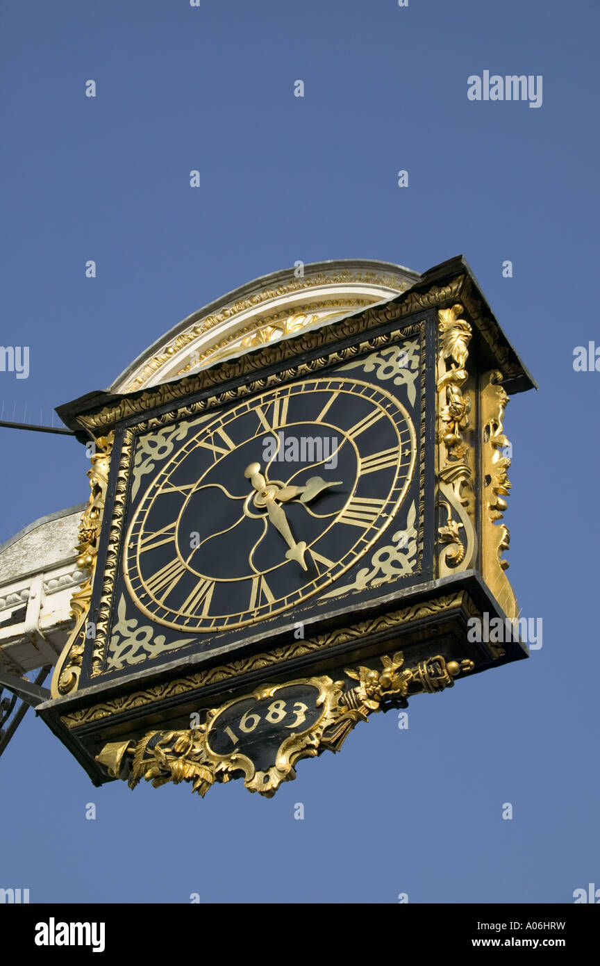 Stadt-Uhr in der High Street in Guildford Stockfoto