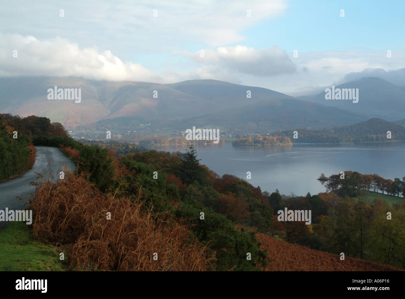 Ansicht des Derwent Water in Richtung Keswick von Hawes Ende Cumbria England Vereinigtes Königreich UK Stockfoto