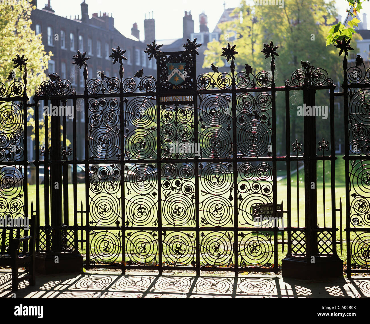 Eisernes Tor in Gärten im Lincolns Inn Felder London Stockfoto