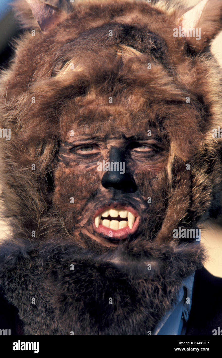 Ein 11 Jahre alter Junge verkleidet für Halloween Süßes oder Saures Stockfoto