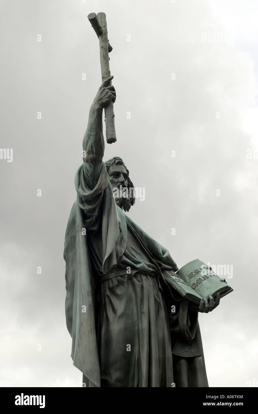 Bonifatiusstatue fulda Fotos und Bildmaterial in hoher Auflösung Alamy