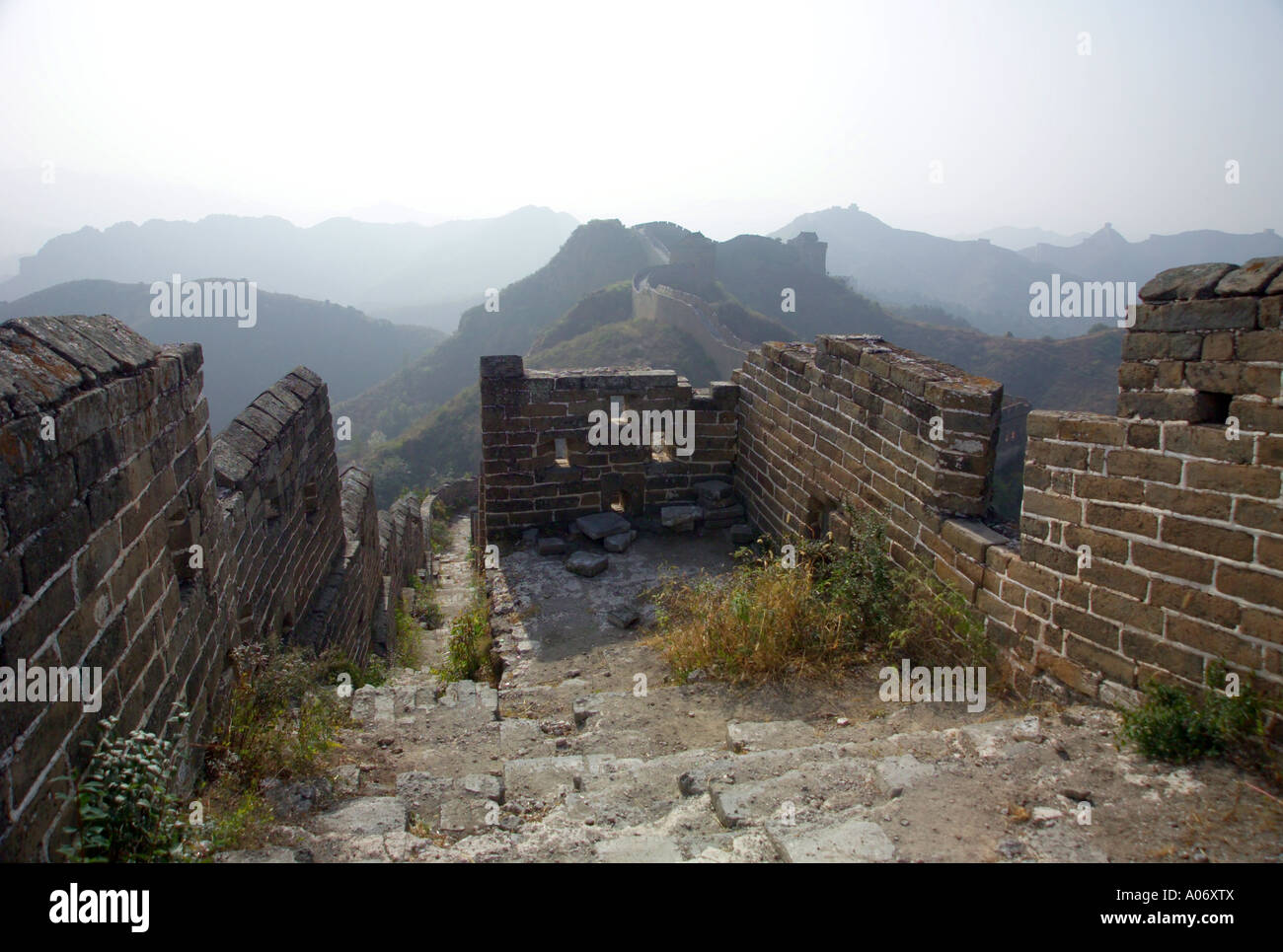 Die große Mauer um auseinander fallen gelassen Stockfoto