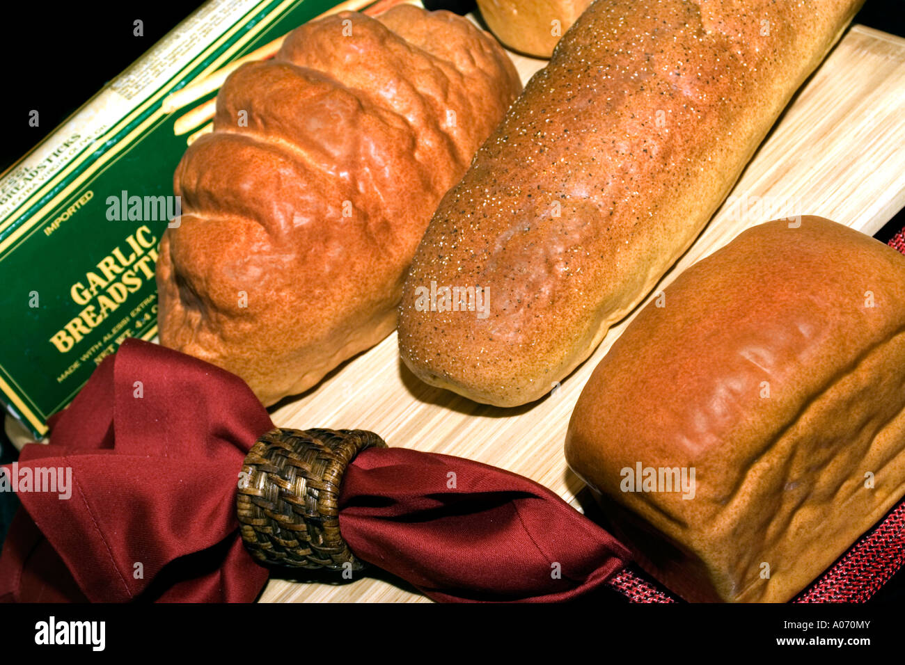 Knoblauch Brot auf geschnittene Brett Stockfoto