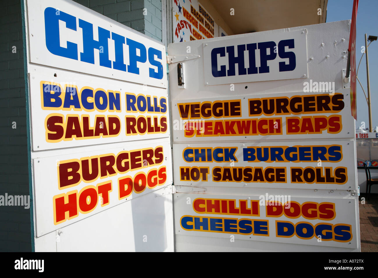 Chip und snack-Food-Menü im Seaside Café Great Yarmouth England Stockfoto