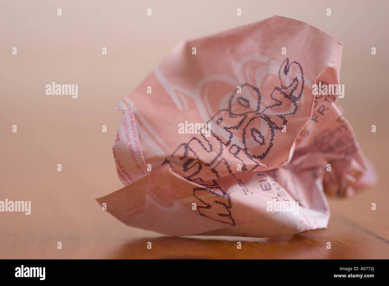 Zerknüllt und verworfen, nationale Lotterie Lotto Ticket von nationale Lotterie von UK Stockfoto