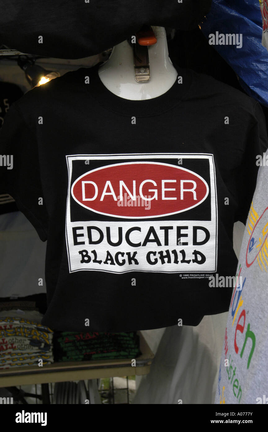 P24 037 afroamerikanischen Musik Fest, erzogen schwarzes Kind Hemd, Hart Plaza, Detroit Stockfoto
