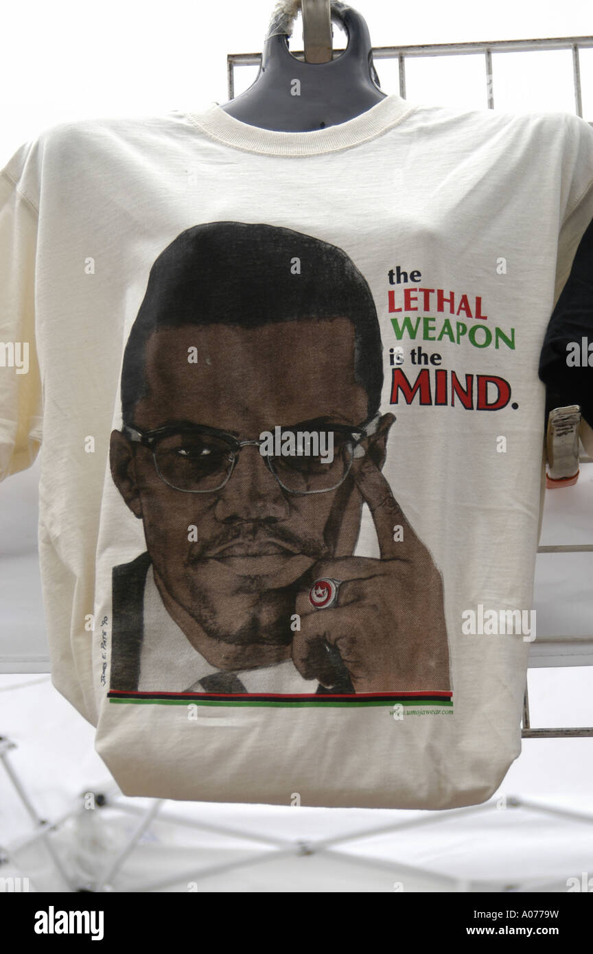 P24 049 afroamerikanischen Musik Fest, Malcolm X Shirt, Hart Plaza, Detroit Stockfoto