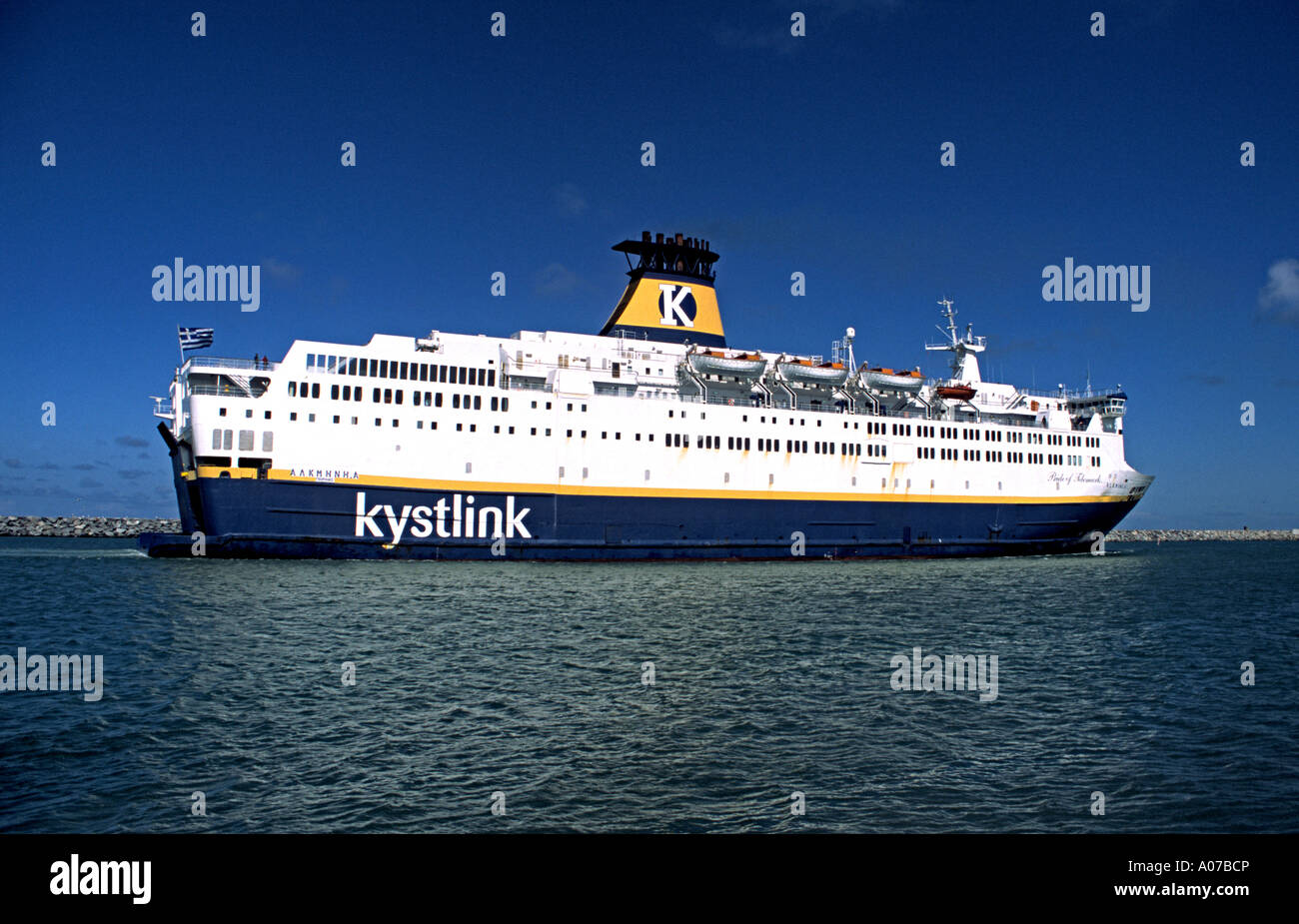 Die Kystlink-Fähre stolz von Telemark kommt in den dänischen Hafen Hirtshals Stockfoto