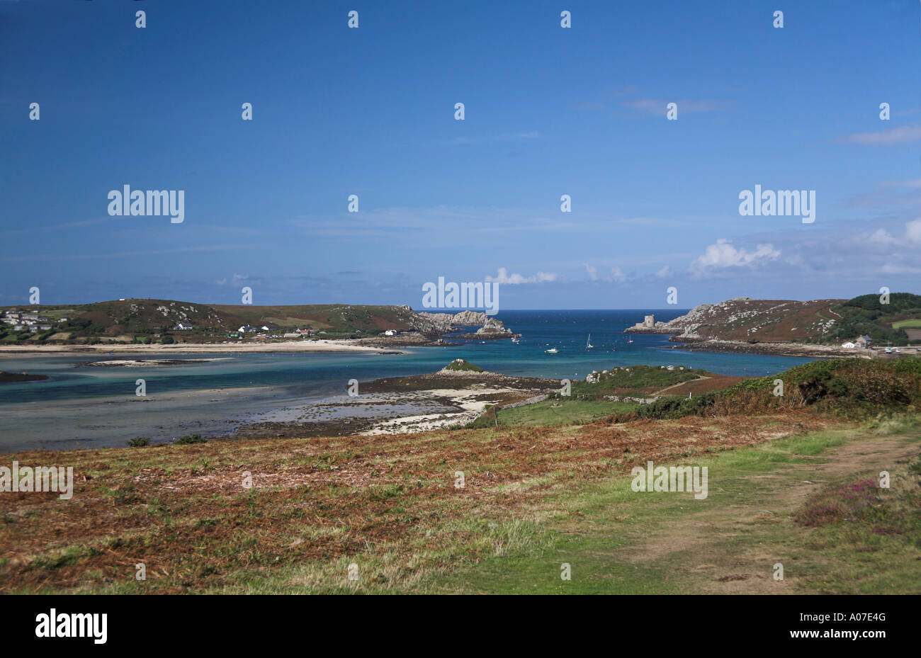 Bryher und Oliver Cromwell Schloss neue Grimsby Bucht von Abbey Hill Tresco Scilly-Inseln Stockfoto