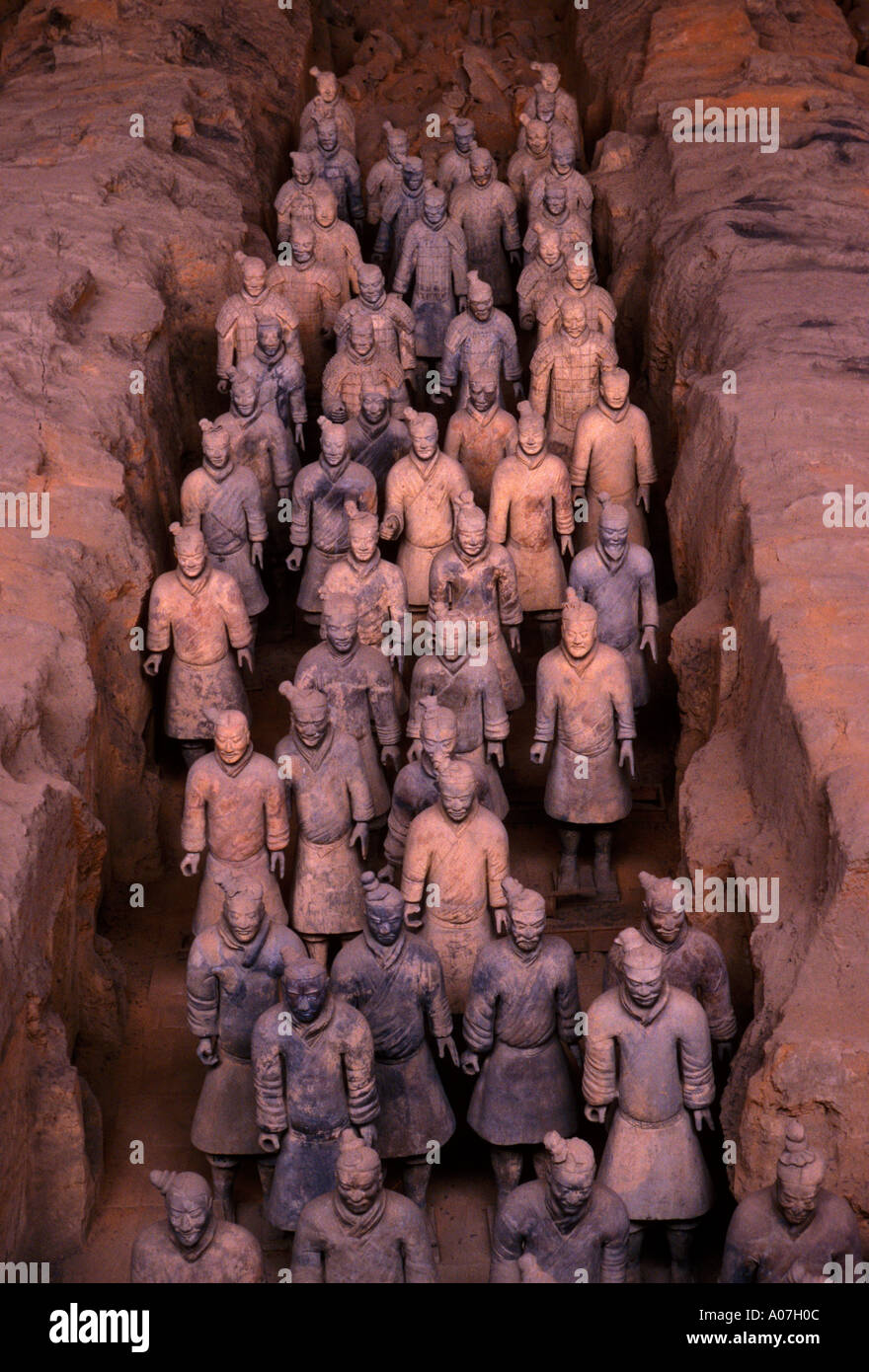 Terrakottaarmee, Terrakotta-Krieger, lebensgroße Statuen, Grabkunst, Grube 1, Grube, Lintong Bezirk, Xian, Provinz Shaanxi, China, Asien Stockfoto