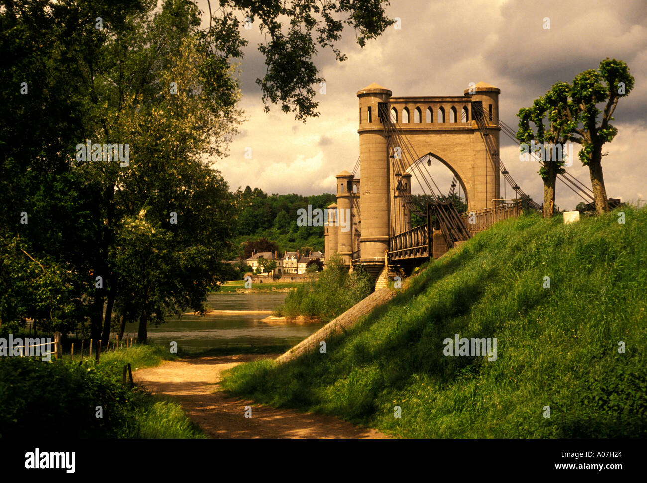 Brücke über die Loire, Loire, in der Nähe der Stadt von Langeais, Langeais, Tal der Loire, Indre-et-Loire, Frankreich, Europa Stockfoto